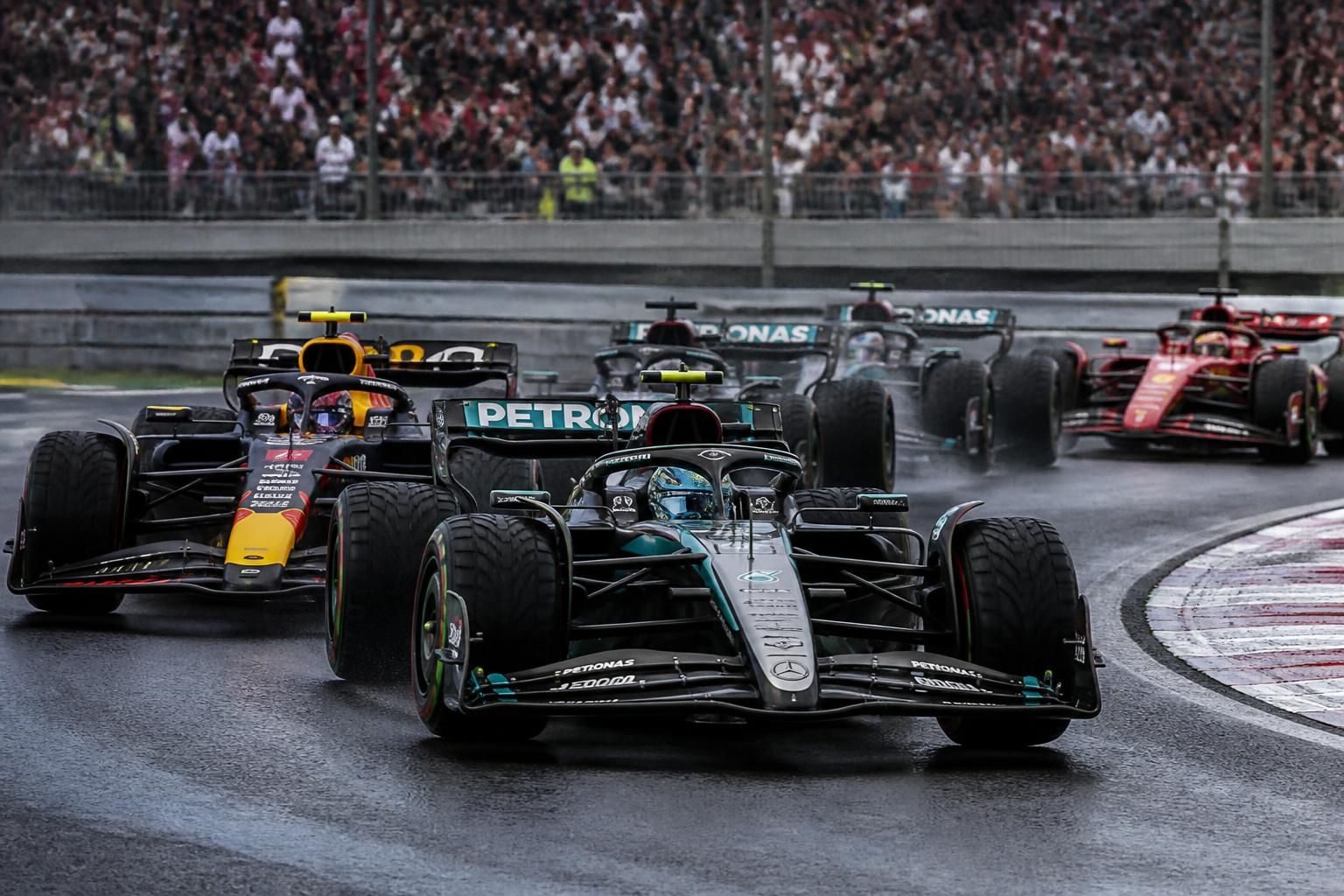 découvrez une analyse détaillée des performances des voitures lors de la course sprint de f1 en chine, mettant en lumière les stratégies, les véhicules et les pilotes clés de cet événement palpitant.