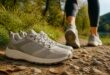 découvrez comment choisir la chaussure idéale pour la marche, alliant confort et maintien pour des pas agréables et sans douleur.