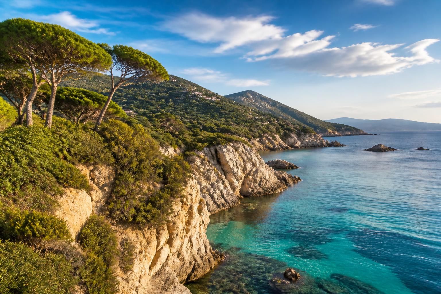 explorez la beauté exceptionnelle de punta spano à lumio, un site naturel préservé offrant des paysages à couper le souffle et une expérience inoubliable en pleine nature.