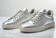 découvrez l'élégance intemporelle des baskets autry 01 low en cuir platine. alliant confort et style, ces sneakers sont le choix parfait pour une allure chic au quotidien. ne manquez pas l'opportunité d'ajouter une touche de sophistication à votre garde-robe.