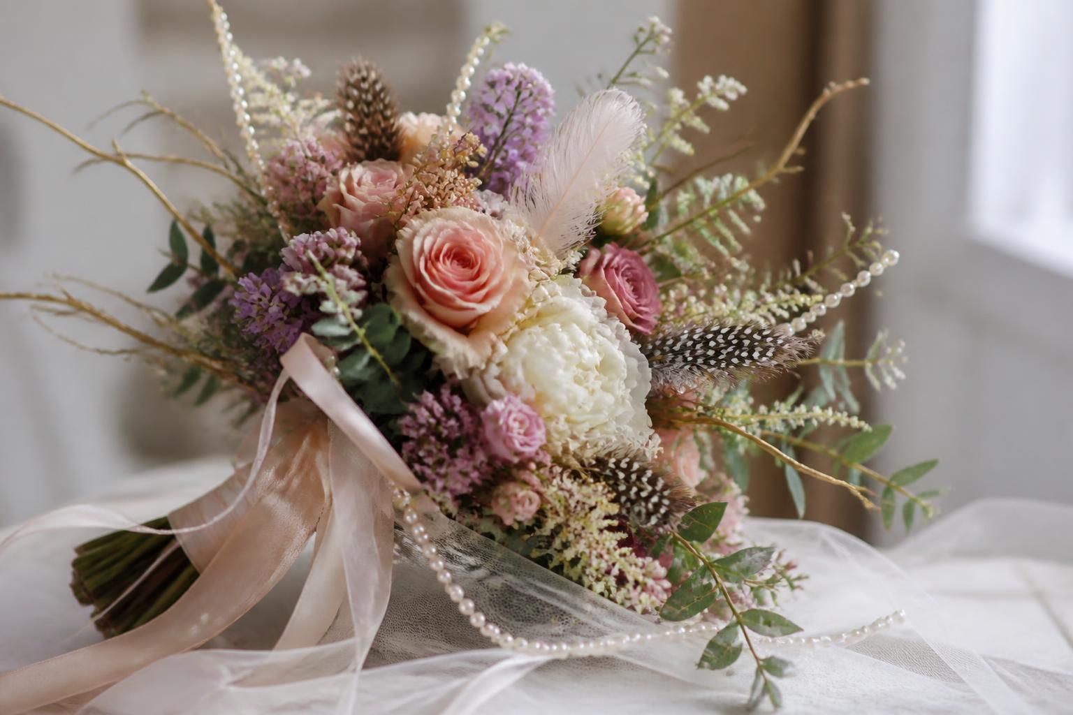 découvrez des idées originales et créatives pour composer un bouquet de mariée unique qui sublimera votre jour spécial.