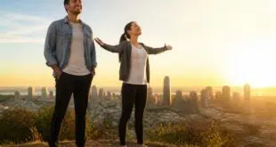 découvrez comment bâtir une confiance en soi solide pour un avenir radieux, en apprenant à être fier ou fière de vos accomplissements et de votre parcours.