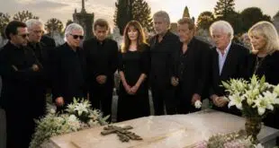 découvrez quels visiteurs célèbres se sont recueillis sur la tombe de tino rossi, hommage émouvant à l'icône de la musique française.