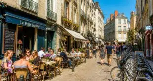découvrez pourquoi nantes est la destination idéale pour vos sorties grâce à ses restaurants et commerces uniques alliant saveurs locales et ambiance conviviale.