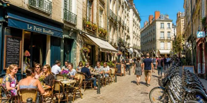 découvrez pourquoi nantes est la destination idéale pour vos sorties grâce à ses restaurants et commerces uniques alliant saveurs locales et ambiance conviviale.