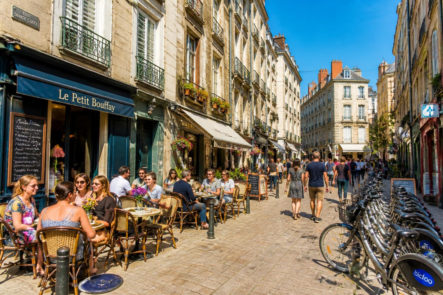 découvrez pourquoi nantes est la destination idéale pour vos sorties grâce à ses restaurants et commerces uniques alliant saveurs locales et ambiance conviviale.
