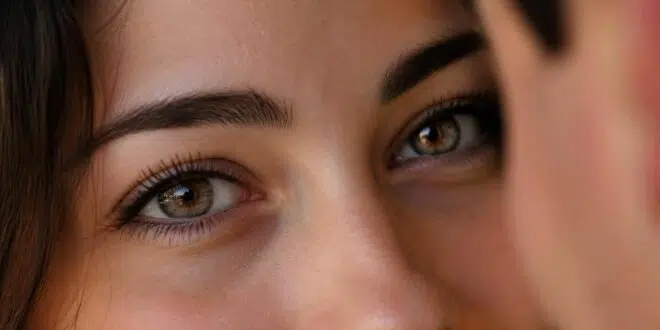 découvrez des techniques efficaces pour rendre un regard amoureux inoubliable et captiver l'attention de votre partenaire avec authenticité et sensualité.