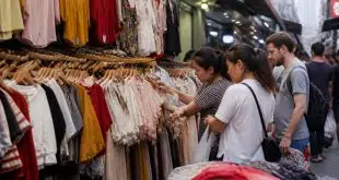 découvrez si privilégier la quantité est la meilleure option pour acheter des vêtements chinois pas chers, et trouvez des conseils pour allier qualité et budget.