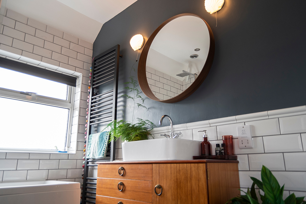Les avantages d’une applique murale pour la salle de bain
