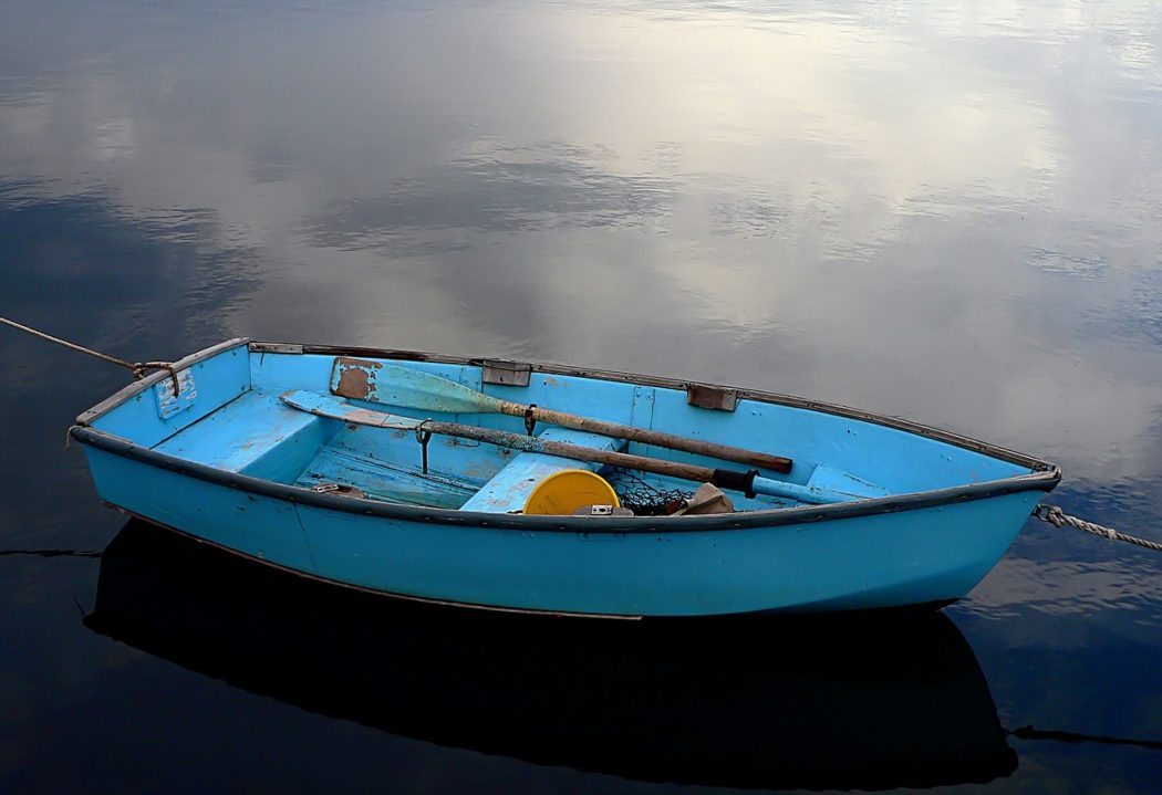 barque dans l'eau