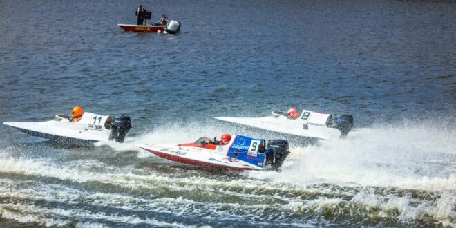 bateau de course