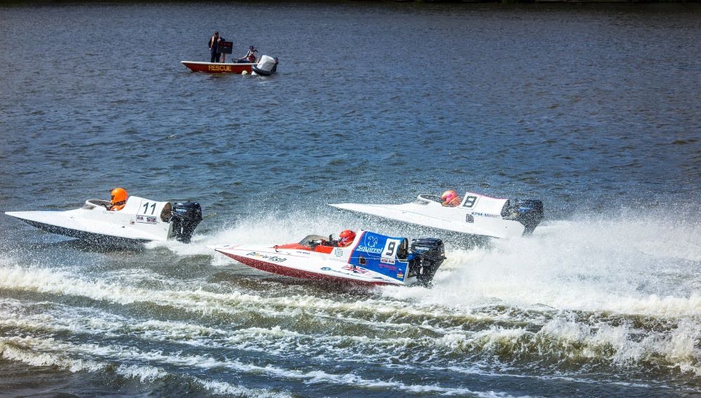 bateau de course