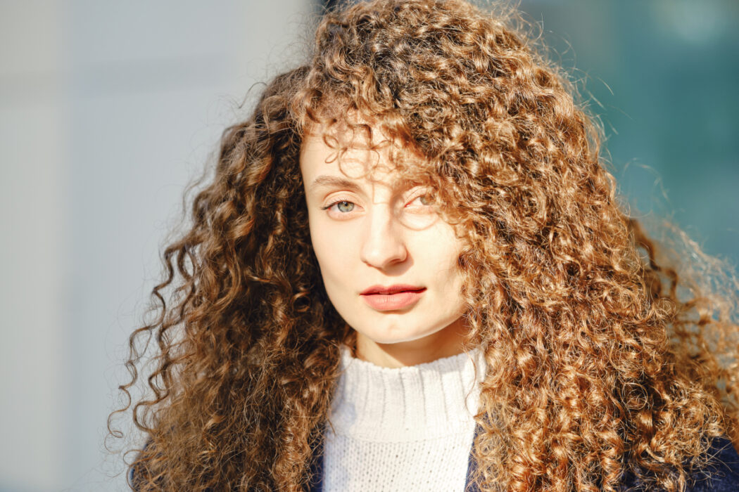 cheveux bouclés