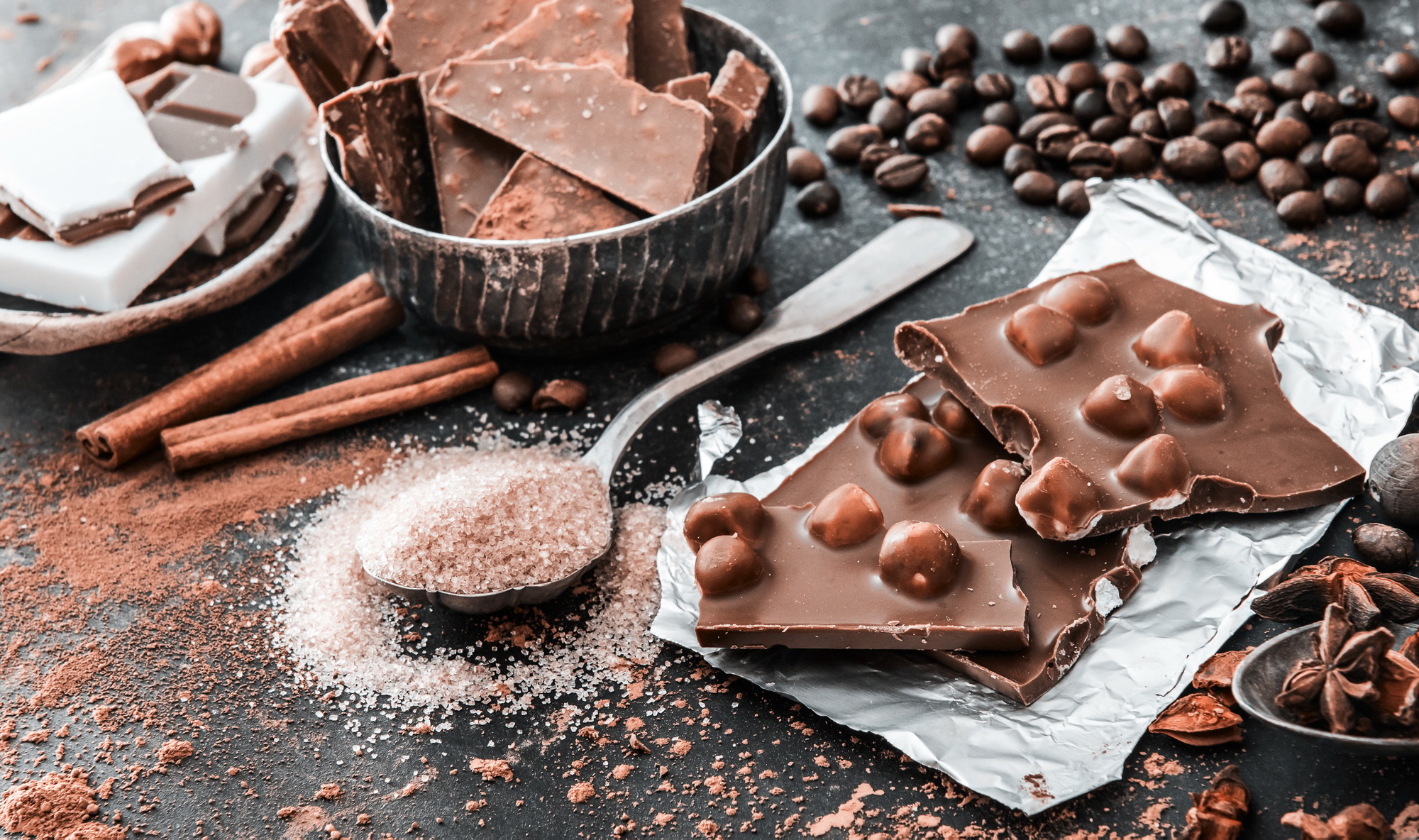Chocolat and spices on black table