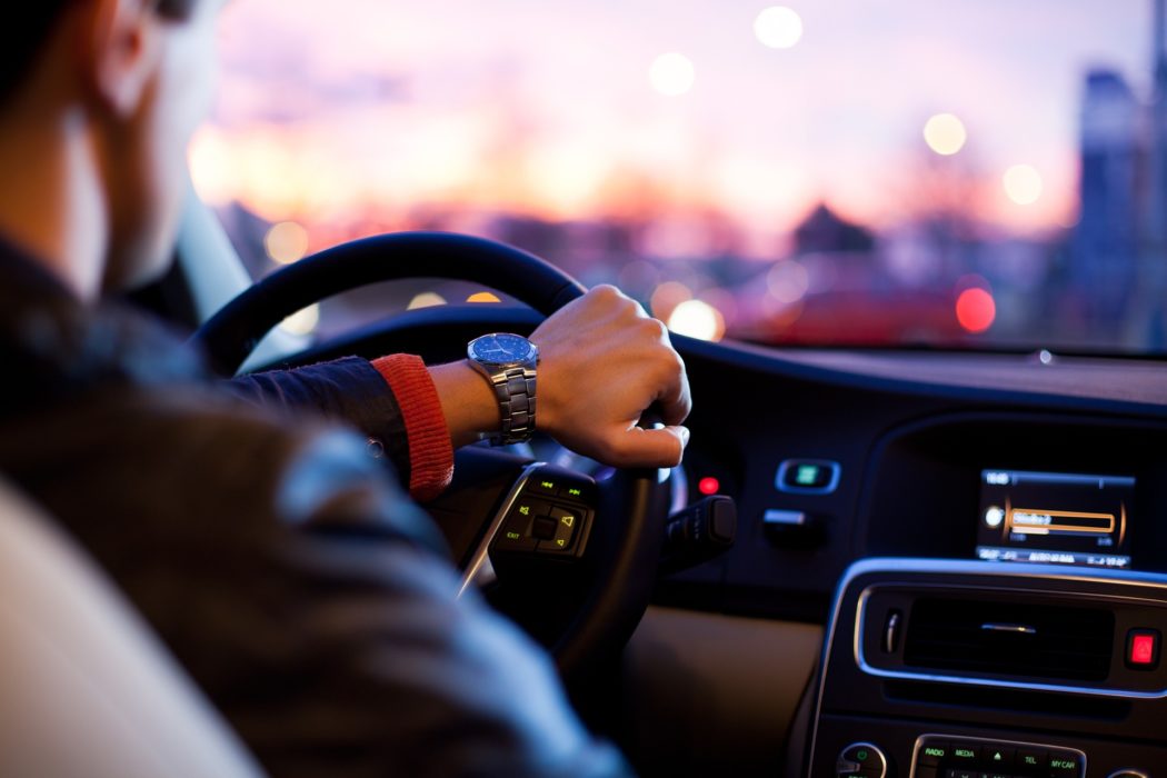 conducteur homme voiture