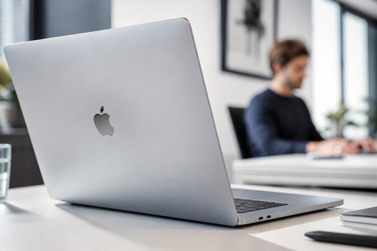 Découvrez notre guide complet du MacBook Pro Apple, l'outil idéal pour travailler, créer et améliorer votre productivité au quotidien.