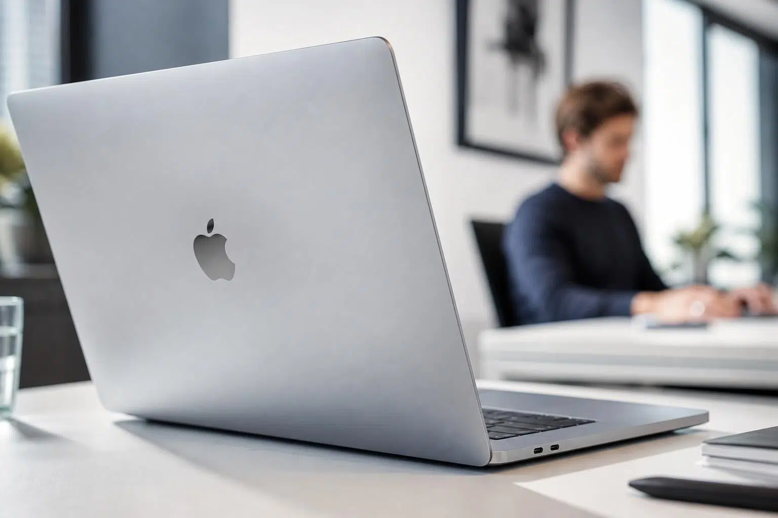 Découvrez notre guide complet du MacBook Pro Apple, l'outil idéal pour travailler, créer et améliorer votre productivité au quotidien.