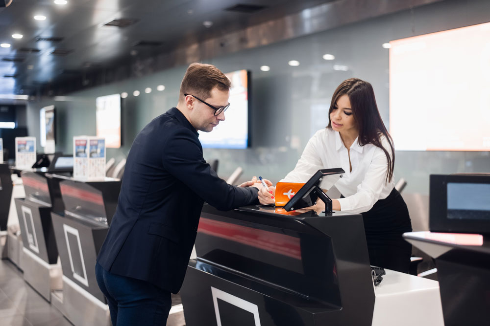 Hôtesse d’accueil quel est leur rôle dans les aéroports Hôtesse d’accueil quel est leur rôle dans les aéroports
