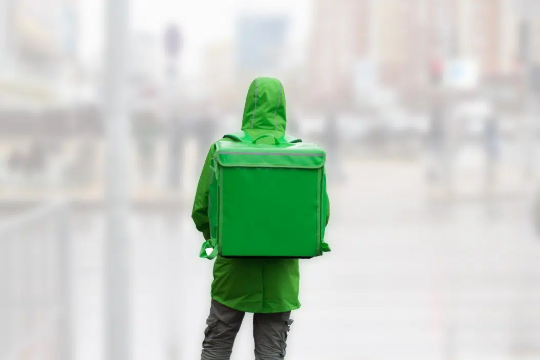 livreur Uber Eats à Paris