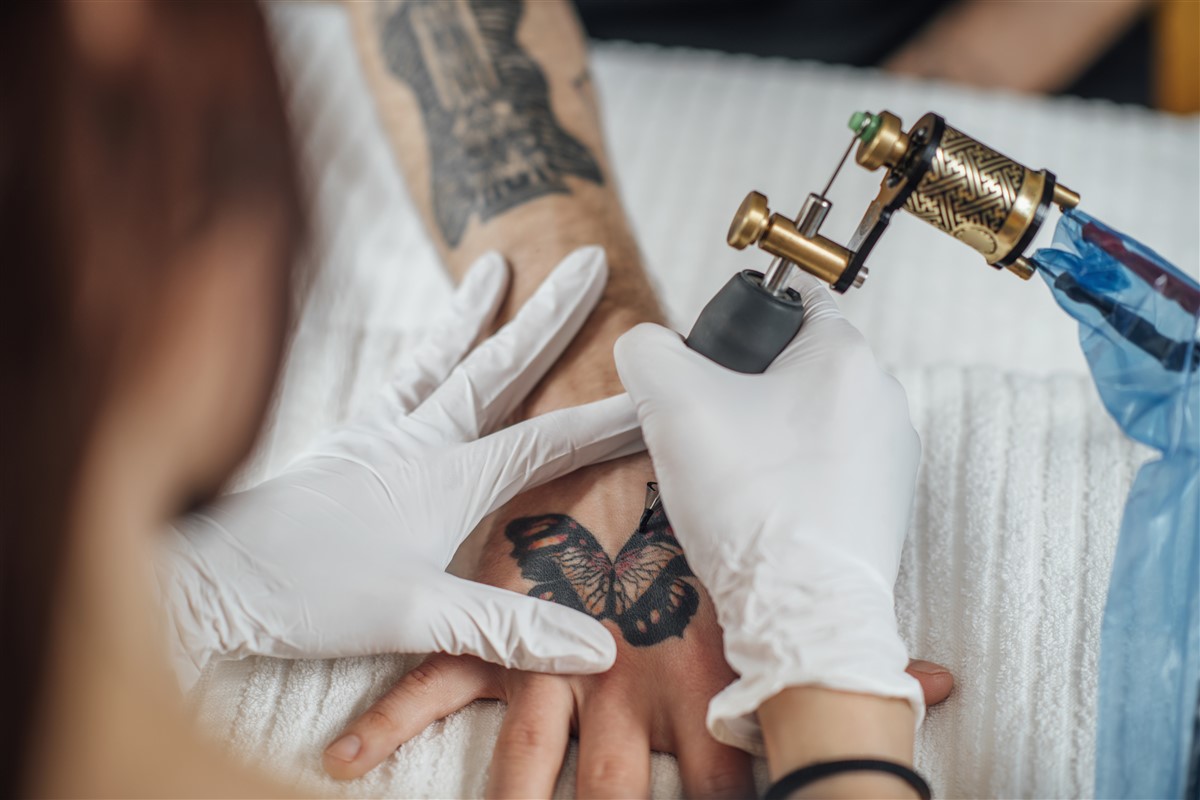 tatouage avec encre