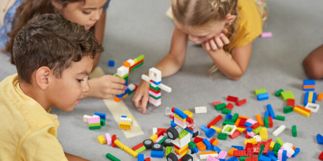 une crèche en qualité d'auxiliaire petite enfance