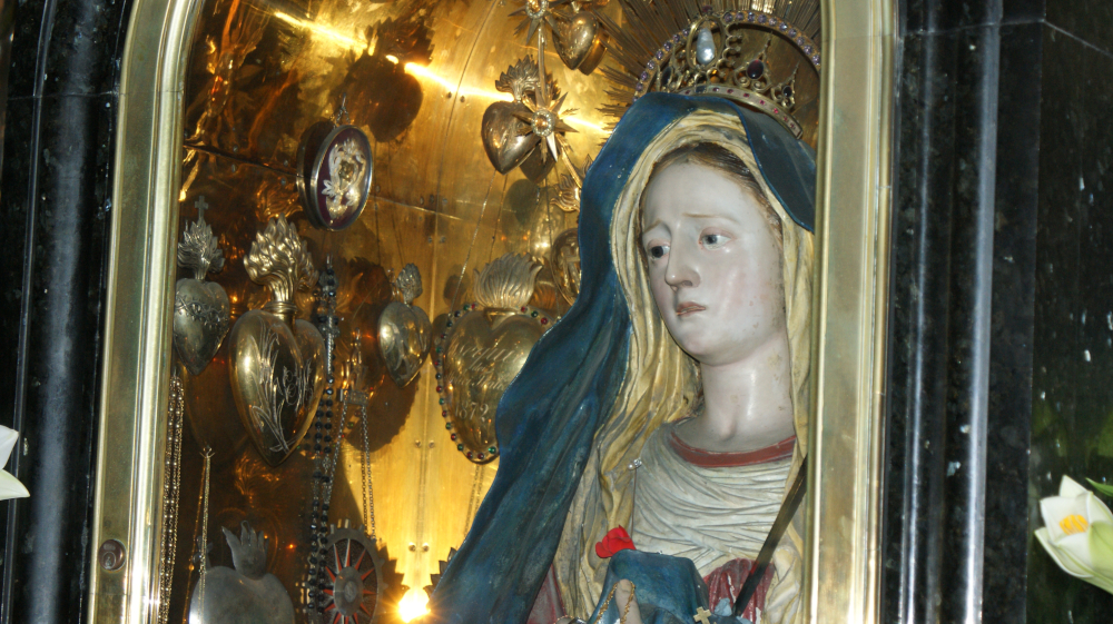 vierge Marie en pleurs